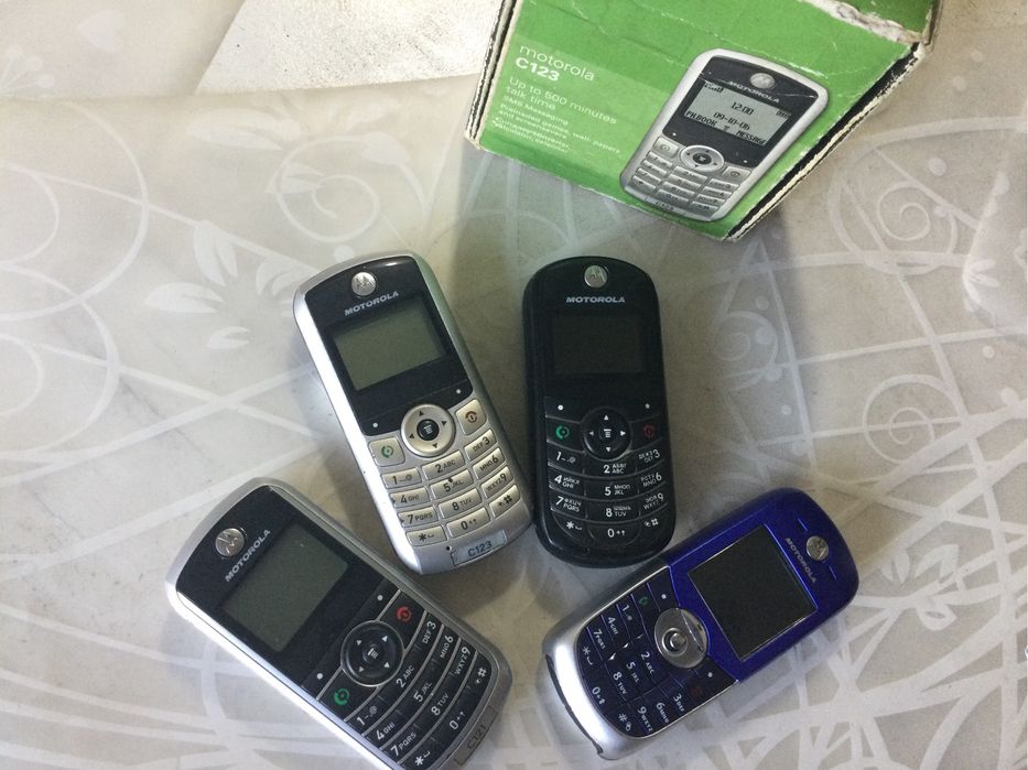 Моторола W230 продам.