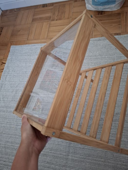 Mesa de Apoio IKEA em Bambu com Tampo de Vidro – Bom Estado