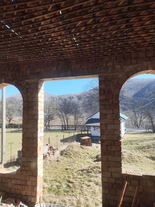 Продаж будинку в центрі Шешор 200 м2, є газ та світло, 24 сот.землі