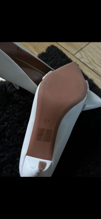 Белые туфли   с экокожи