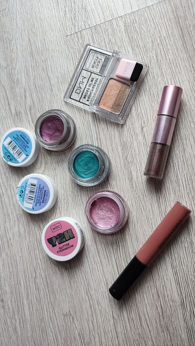 Zestaw kosmetyków do makijażu cienie Loreal Chroma Wibo Bell  6 sztuk