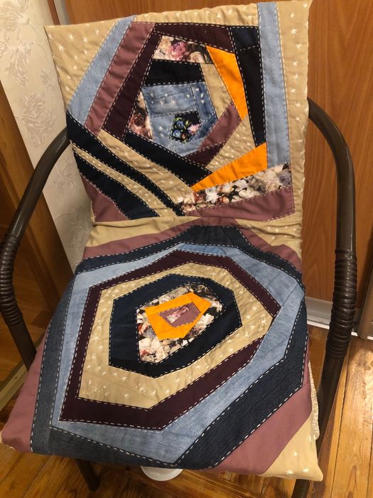 Табурет деревянный.