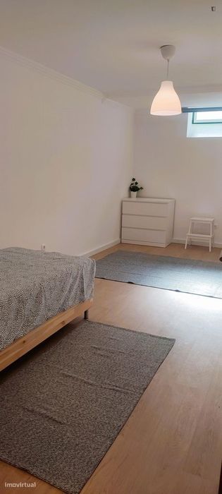 Quarto - localizado em Carcavelos Lisbon