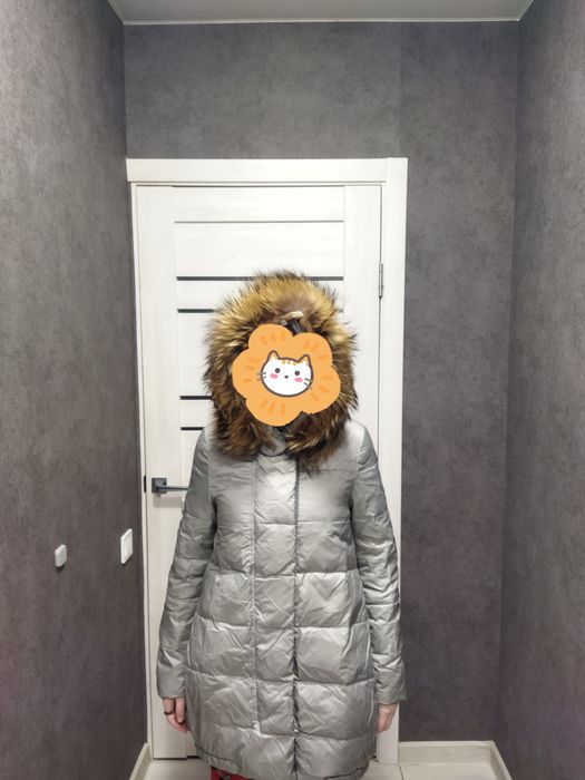 Зимовий пуховик з хутром.