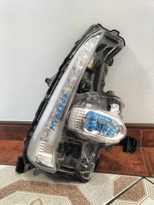 Toyota Prius Prime halogen LED prawy
