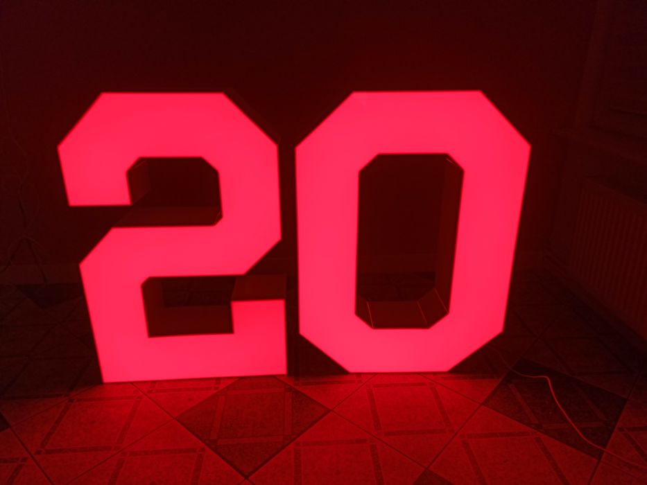 Wynajem Mega Cyfry LED RGB – 100 cm