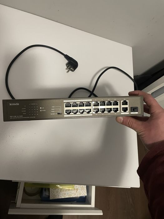 Коммутатор Tenda TEF1118P-16-150W с поддержкой PoE