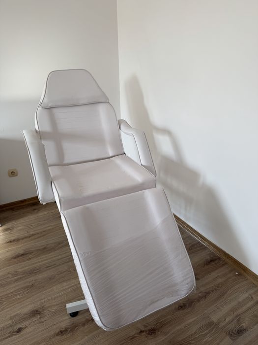 Fotel hydrauliczny kosmwtyczny  biały
