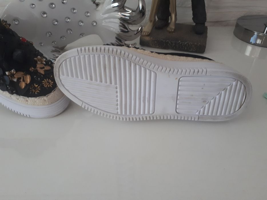 Buty czarne  kryształki