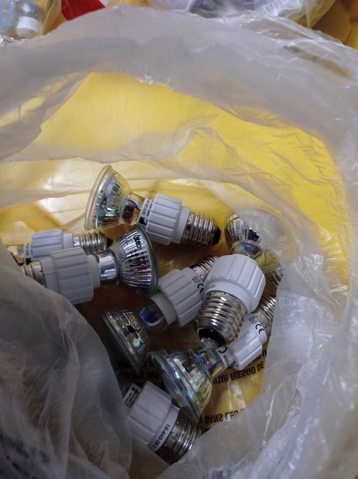 Várias lâmpadas LED/Various LED light bulbs, most new