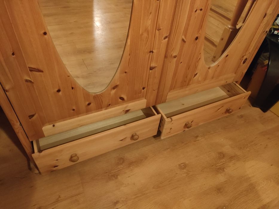 Szafa sosnowa z lustrami