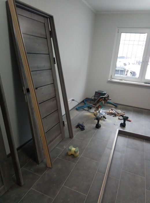 Установка межкомнатных дверей. Врезка замков, установка доборов ...