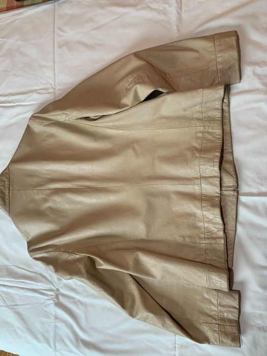 Casaco bege em pele bovina da Massimo Dutti