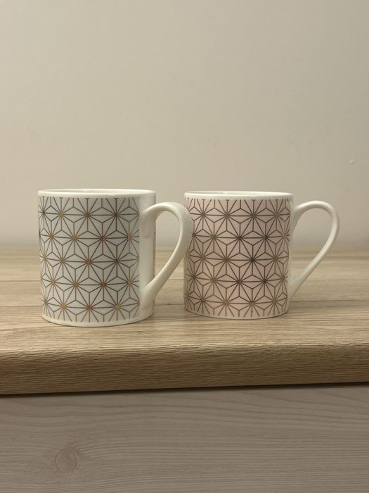 2 kubki ze złotym wzorem