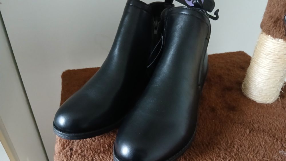 Buty damskie 38 botki