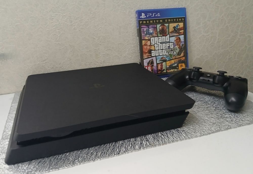 PS 4 Slim 500 GB + диск GTA 5.