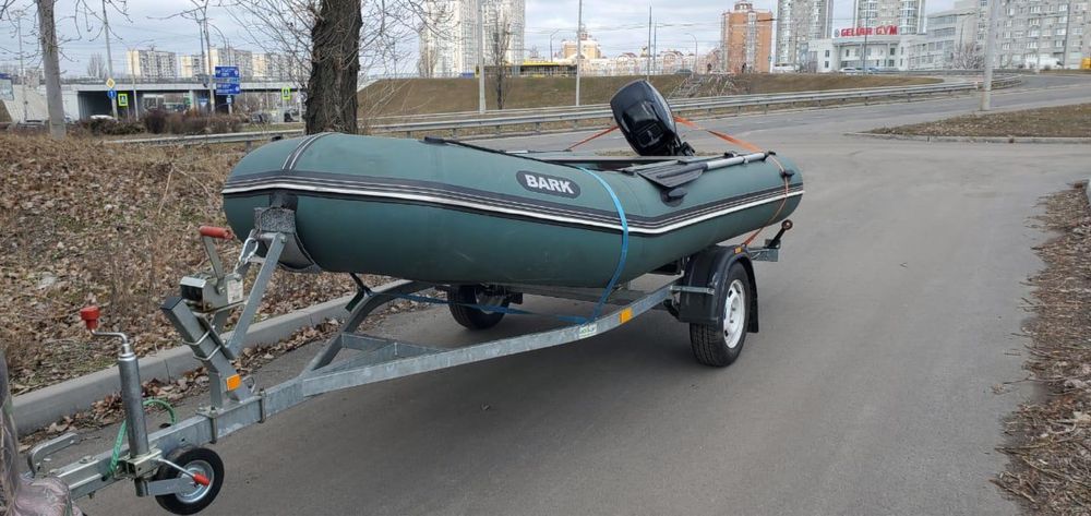 Продам лодку з двигуном та прицепом