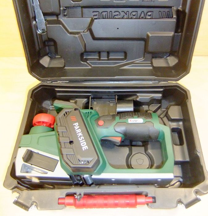 Товар  с Германии акумуляторна  сабельна пила parkside pssap-20 b2