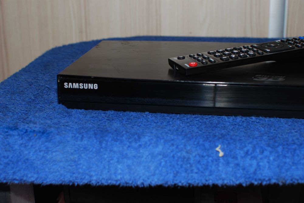 Odtwarzacz Blu-rey DVD Samsung BD-E6100 sprawny z pilotem.