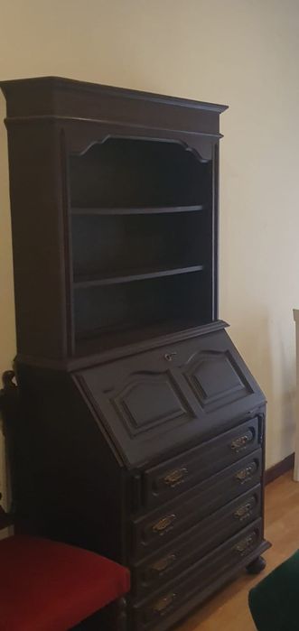 Armário marrom usado