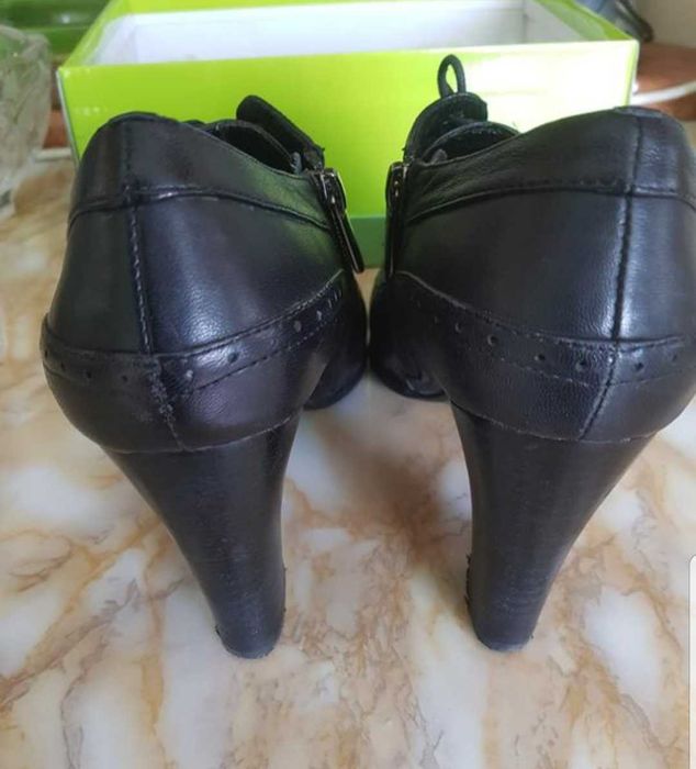 Шкіряні  туфлі  .