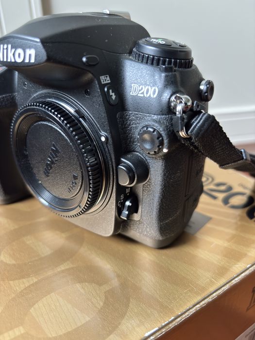 Nikon d200 - stan kolekcjonerski, ok 3900 przebieg migawki - CCD
