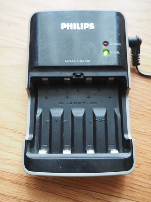 Ładowarka akumulatorów AA i AAA Philips