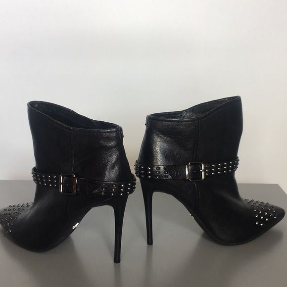 Шкіряні ботильйони kenneth cole bon always studded. розмір 8м