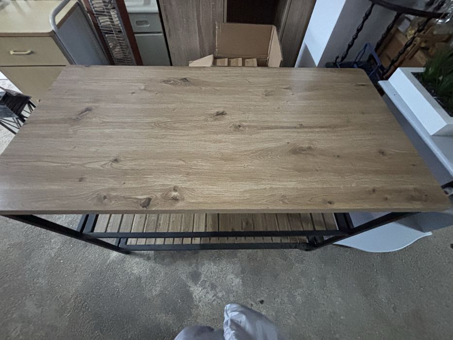 Mesa de apoio em madeira e ferro