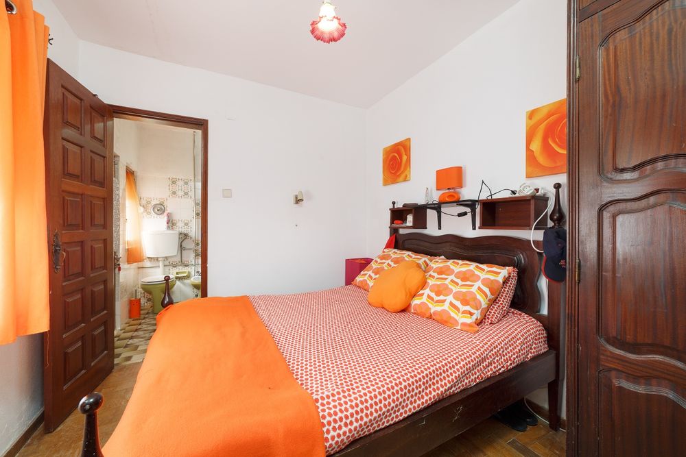 Cama em madeira maciça