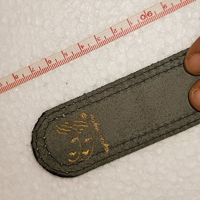 Cinto em Pele de qualidade Vintage Fivela Jesus Cristo Resina em Metal