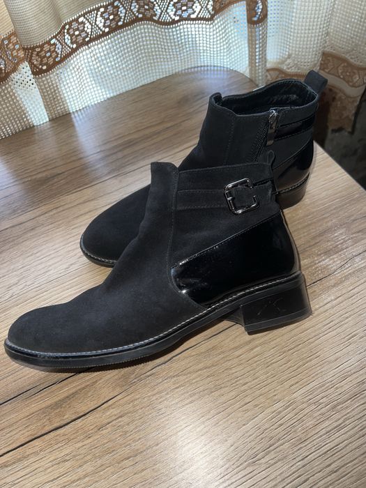 Продам ботинки женские