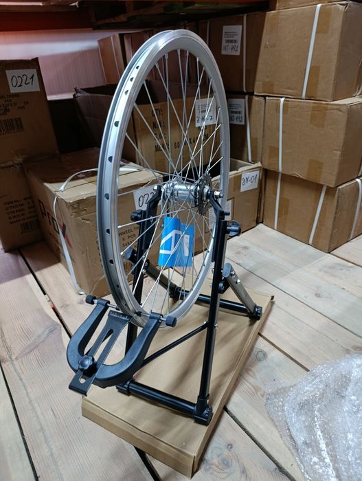 Станок для центровки колес 8"-29"  спецний ключ у подарунок