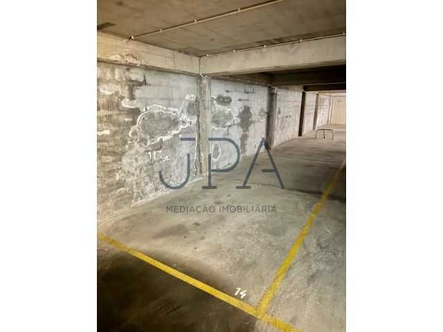 AF-T2-15 Com parqueamento e piscina Monte Gordo
