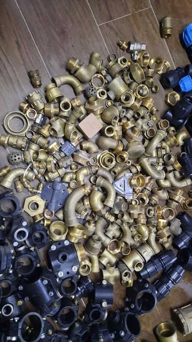 Tudo em latão. Material novo. Material de Pichelaria