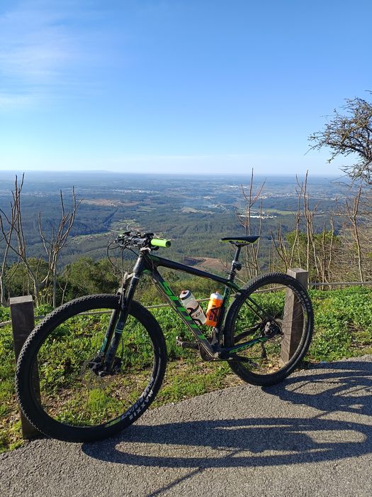 Bicicleta BTT scott em carbono