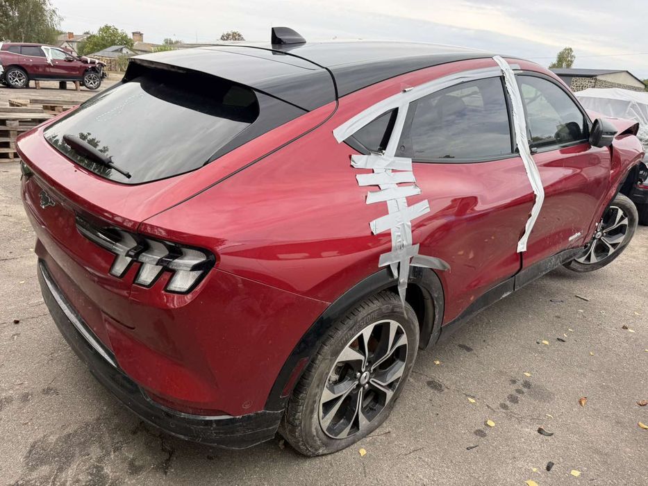 Продам кришку, ляду  багажника FORD MUSTANG  MACH-E.
