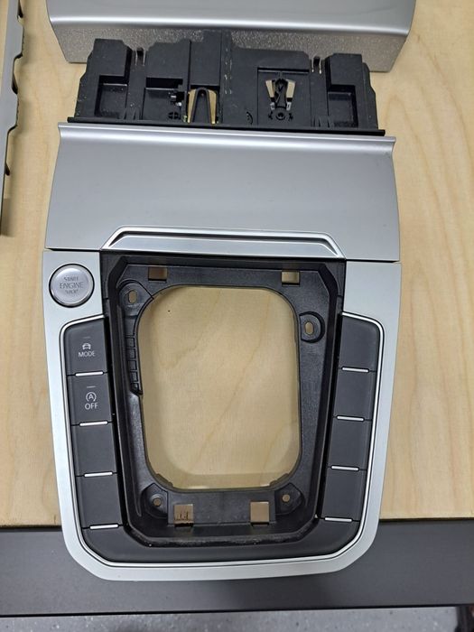 Ramka panel dekor Passat B8