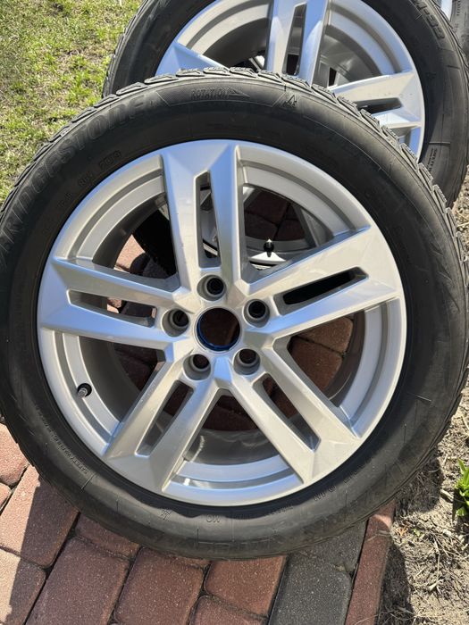 Opony zimowe Bridgestone Blizzak LM32 225/50/17