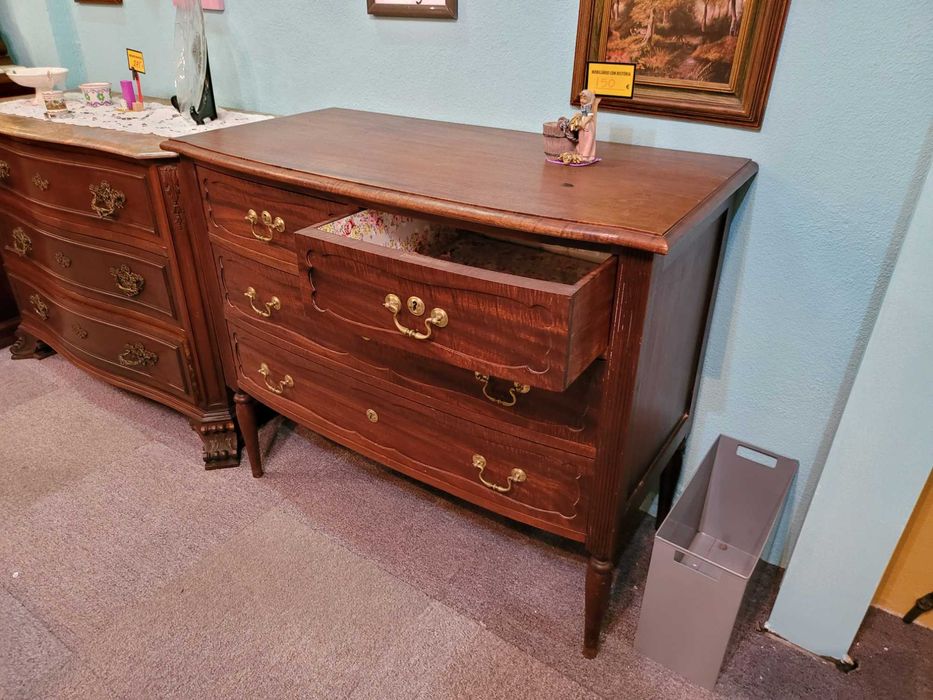 Cómoda em madeira - Muito bom estado geral