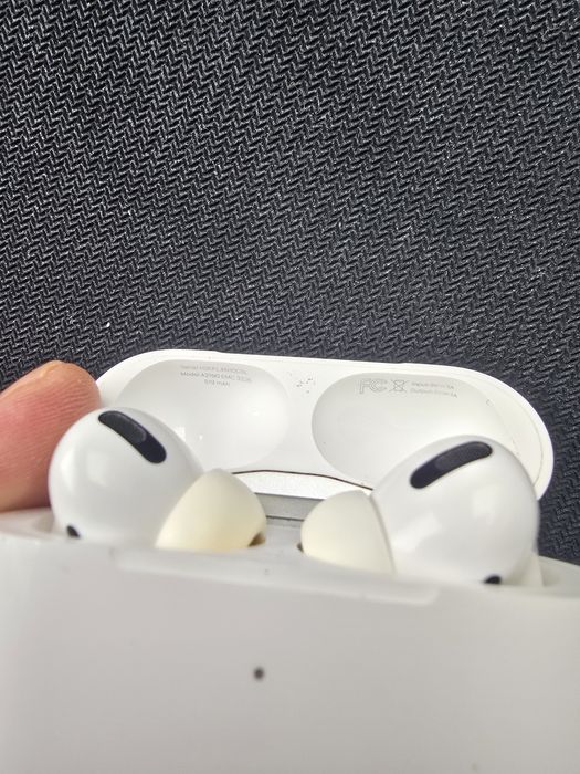 AirPods Pro оригинал (хриппят наушники)