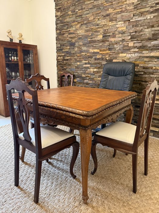 Mesa e cadeiras sala de jantar