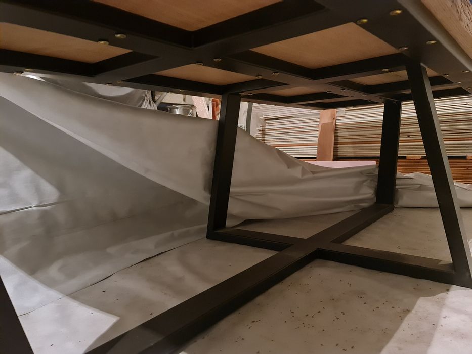 Stół monolit dąb lite drewno live edge loft massivholztisch