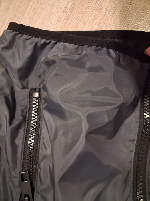 Куртка вітровка і подарунок шапка