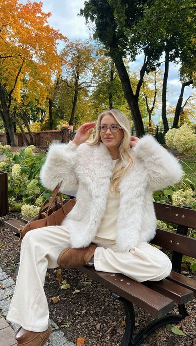 Шубка Stradivarius