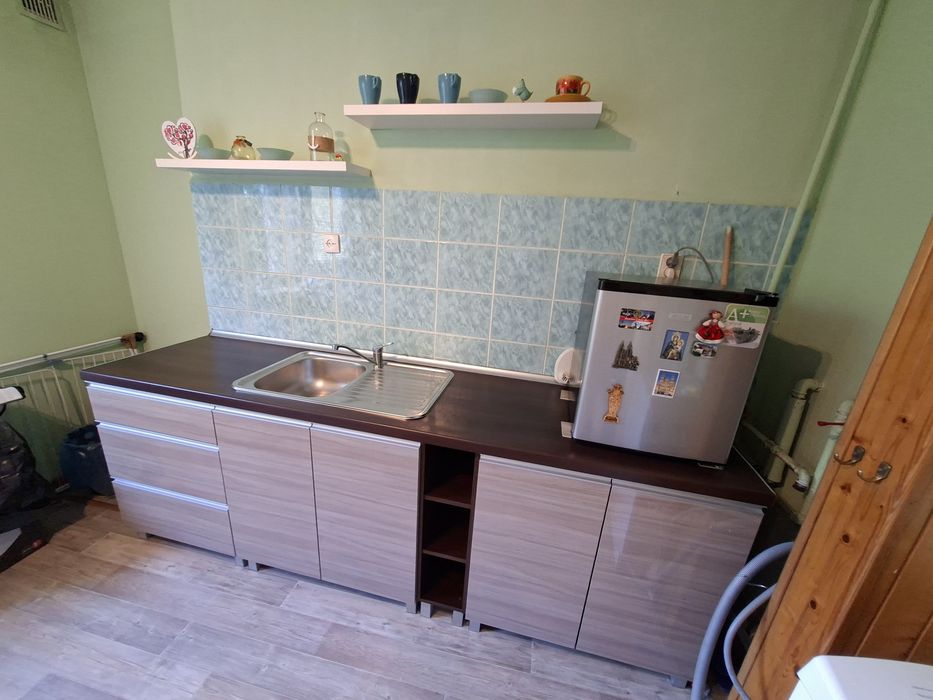 Zestaw szafek kuchennych  z blatem, zlewem i baterią