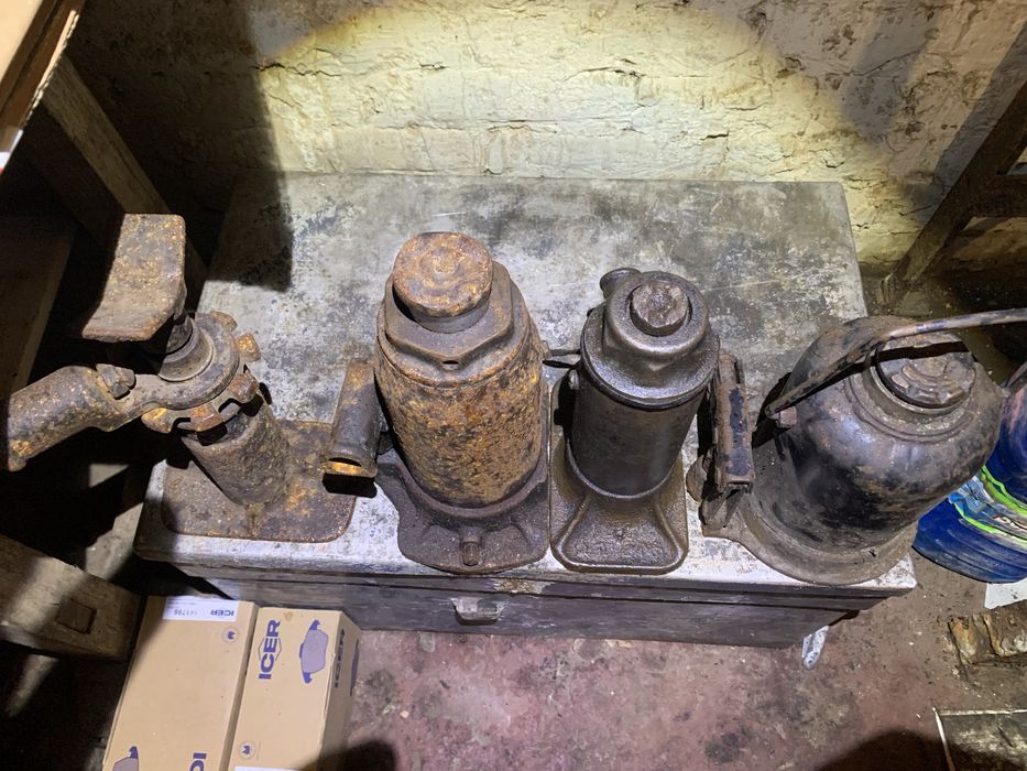 Продам домкраты одним лотом