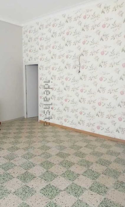 Aluga-se loja na Baixa da Banheira, junto à Cabeça do Padre