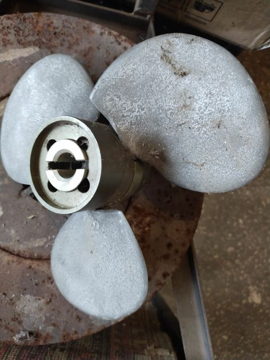 Продам  гвинт на лодку.