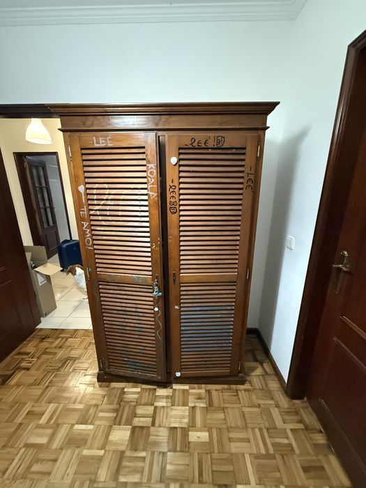 Armartio antigo em carvalho